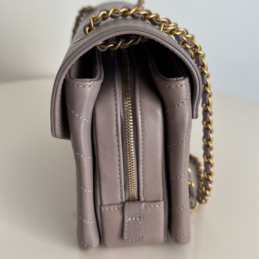Chanel Grey-Taupe Chevron Leather Flap Bag Shoulder Crossbody Vintage Gold HW - Picture 11 of 17